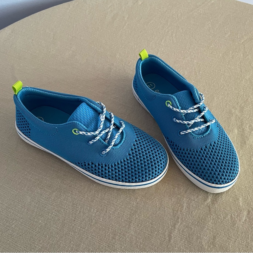 Cat & Jack blue sneakers laces